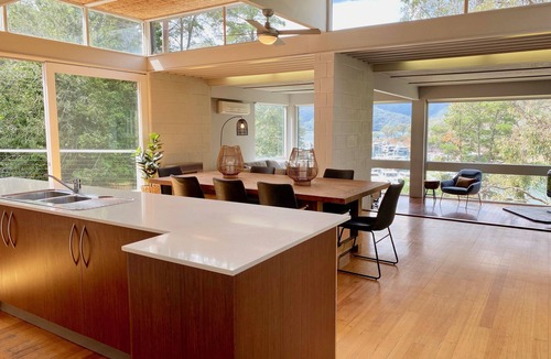 Eildon House | Treehouse @ Lake Eildon Marina - Your Private Lake Escape Awaits!