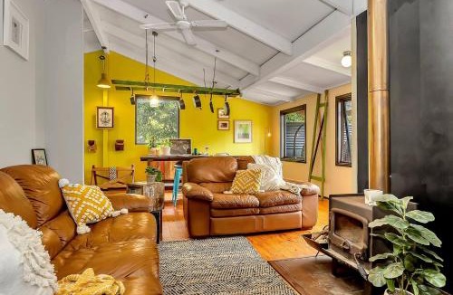Crafers West House | Treetop Sanctuary - Serene Cottage near Mount Lofty