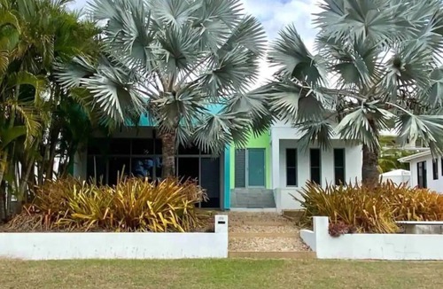 Hideaway Bay House | Tropical Blue