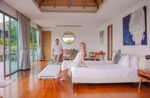 Choeng Thale Villa | Tropical Castle Villa