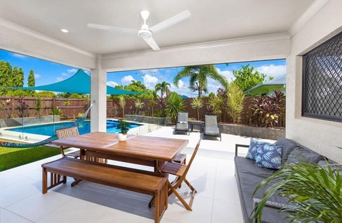 Smithfield House | Tropical Dreams - Spacious Retreat with Private Pool