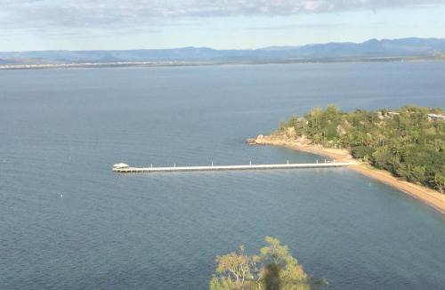 Picnic Bay Hotel | Tropical Palms Resort & 4WD Hire