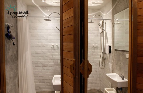 Sathorn Hostel | Tropical Summer Hostel
