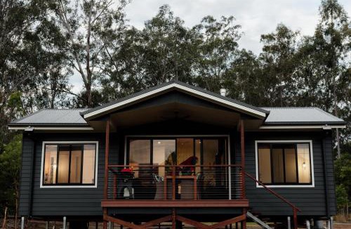 Rathdowney House | Tuckeroo Cottages - Cockatoo Cottage