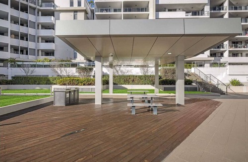 Turrella Apartment | Two Bed Apartment next to train station (20 mins to Central)