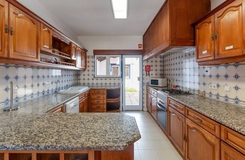 Praia da Luz House | Typical 5BDR House With Pool & BBQ by LovelyStay