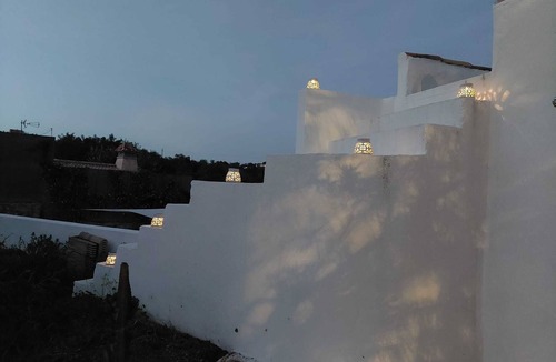 Alfeicao Cabin | Typical Algarve cottage with tepee in garden Shaded by carob trees