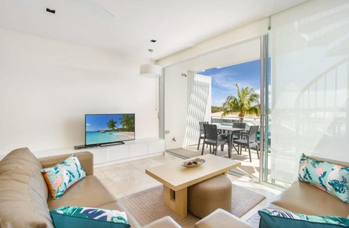 Rainbow Beach House | Unit 203 Plantation - Rainbow Beach, Plantation Resort Top Floor, Aircon, Free Wi-Fi