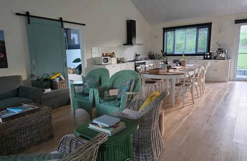 Gloucester House | Unwind at new and beautiful Blue Wren Hill
