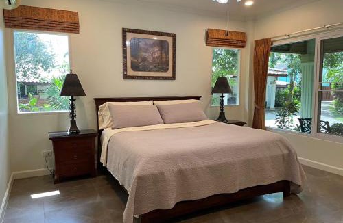 Si Sunthon House | Vacation Garden Villa