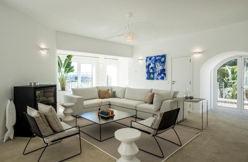 Ferragudo Villa | Vale da Canada Villa Sleeps 10 with Pool and Air Con