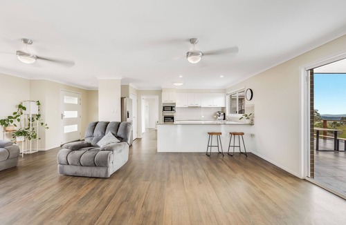 Hampton Villa | Valley Breeze Hideaway near Toowoomba
