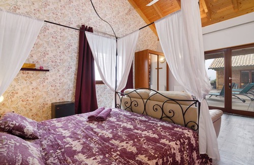 Monte da Charneca Apartment | Venice Room – Naturist B&B for Couples