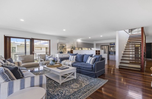 Emerald Beach House | Victoria's - Hamptons Charm, Pool, Pizza Oven, Spectacular Ocean Views