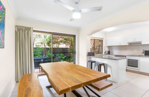 Surfers Paradise Apartment | Villa 1 and Villa 2
