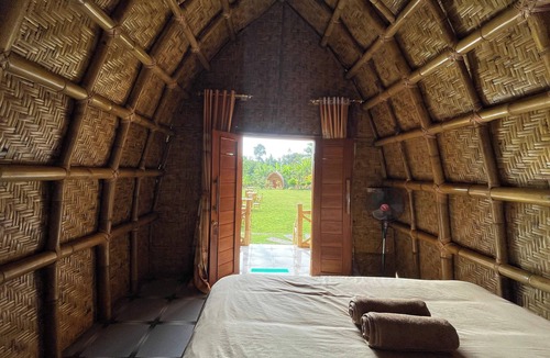 Bayan Villa | Villa Bambu Rinjani & Restaurant