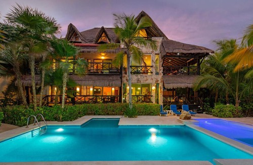 Soliman Bay Villa | Villa Beachfront Fully Staffed in Luxury Soliman Bay