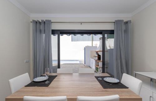 Vila Nova De Cacela House | Villa Buganvilia by ALGARVEMANTA