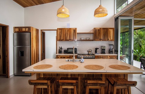 Savegre Villa | Villa Colibrí – Spacious 3BR Home Matapalo Bliss