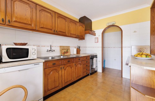 Praia das Macas Villa | Villa 'Cottage Sete Mares' with Mountain View, Wi-Fi and Air Conditioning