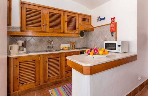 Oura Villa | Villa 'Jacaranda' with Private Pool, Wi-Fi and Air Conditioning