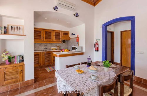 Oura Villa | Villa 'Jacaranda' with Private Pool, Wi-Fi and Air Conditioning