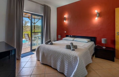 Barracao Villa | Villa Odelouca by Gestaz