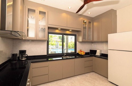 Nong Prue Villa | Villa Pattaya Hill minutes from the Beach/Pattaya/FREE Electricity