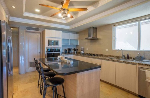 Zona Hotelera Villa | Villa Serena | 6BR | Beachfront & Private Pool