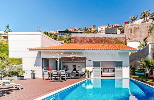 Canico Villa | Villa Sol e Mar Dio by Villa Plus
