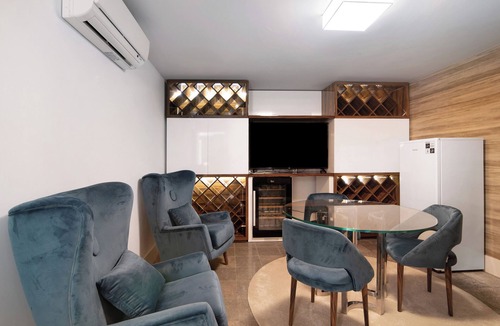 Montechoro Villa | Villa "Sweet Home Albufeira" with Private Pool, 2 Private Terraces & Wi-Fi