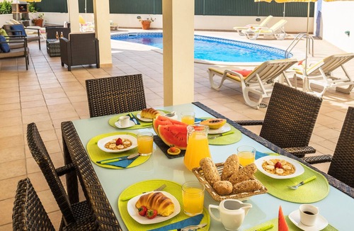 Montechoro Villa | Villa w/heatable pool & BBQ in Albufeira
