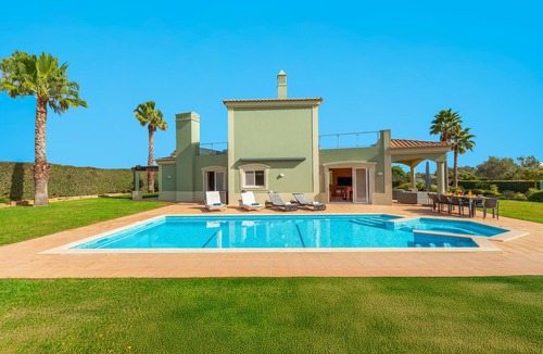 Estombar Villa | Villa w/Heatable Pool & Built-in Jacuzzi