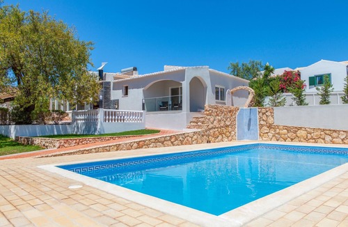 Lagoa e Carvoeiro Villa | Villa with jacuzzi and BBQ in Lagoa