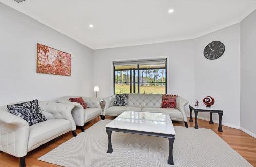 North Rothbury House | Vine & Valley Retreat