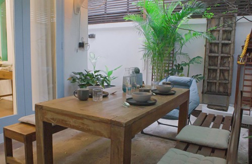 Yan Nawa House | Vintage-style Bangkok house, 1-min walk to BTS