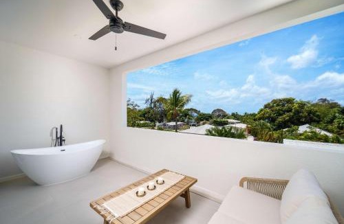 Lower Carlton Apartment | Walk to Beach, NEW LUX 4BD Villa & Pool! Near Holetown