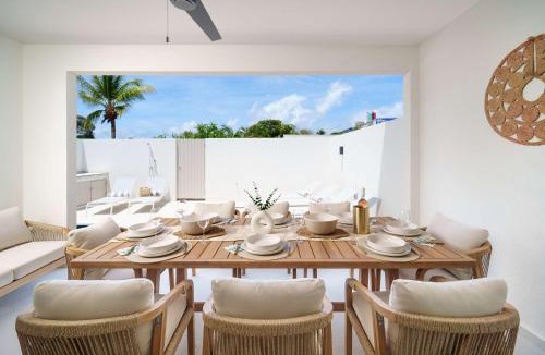 Lower Carlton Apartment | Walk to Beach, NEW LUX 4BD Villa & Pool! Near Holetown