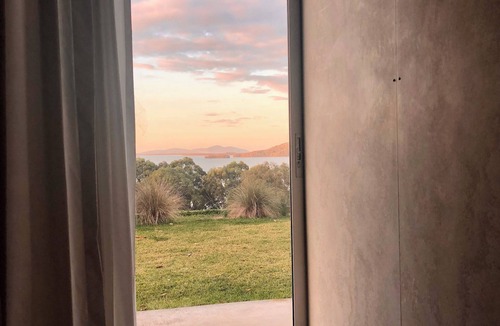 Whoota House | Wallis Lake House with a view that never fails!