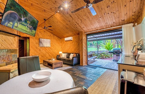 Kulnura House | Waterfall Springs Retreat and Wildlife Sanctuary
