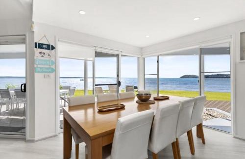 Salamander Bay House | Waterfront Wonderland 41 Foreshore Dr stunning house with a lift linen Wi Fi and ducted air conditioning