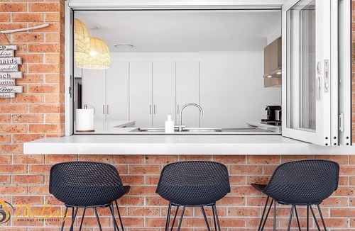 Fingal Bay House | Waves on Whitesands - absolutely EVERYTHING for your beach holiday