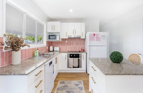 Yeppoon House | Welcome to Farnborough Beach Cottage!