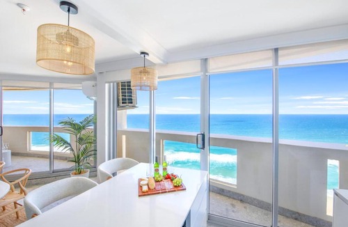 Surfers Paradise Apartment | Welcome to Paradise Ocean Views from every room