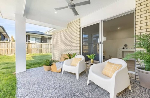Browns Plains House | Well-decorated 4BR Family home steps to mall