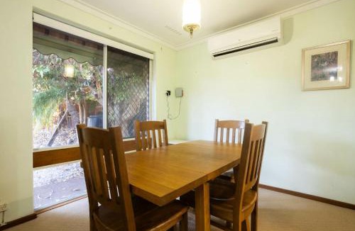 Jolimont Apartment | Well equipped 3BR Home with Backyard and Patio