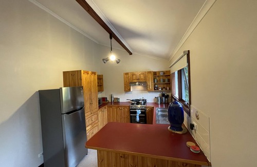 Leura Cottage | Wentworth Cottage - Peaceful Family Cottage in Leafy Leura, Close to Leura Mall