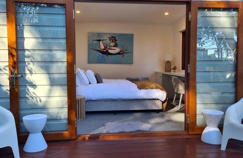 Whale Beach House | Whale Beach Secluded Self Contained Cottage, Spa and Fire Pit. Pet friendly.