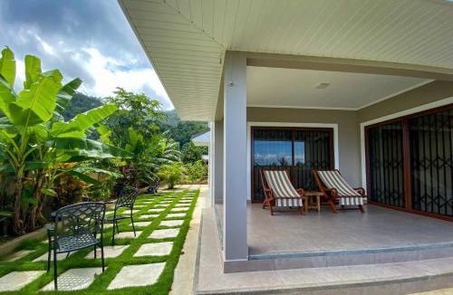Beau Vallon Apartment | Whispering Palms