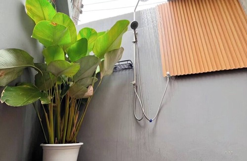 Bangkok Yai Hotel | White & Green Boutique Homestay